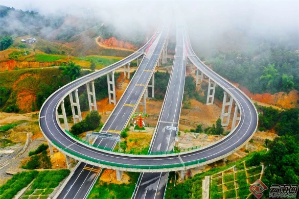 [云南網(wǎng)]云南臨雙高速全線建成通車(chē) 雙江縣結(jié)束不通高速的歷史